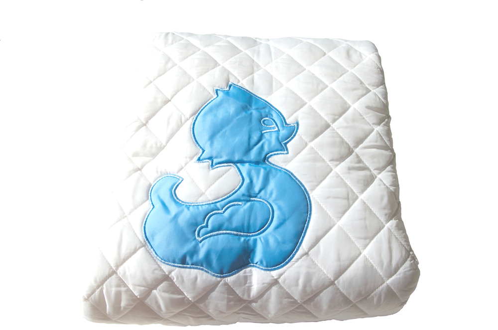Diamond quilted blanket duck