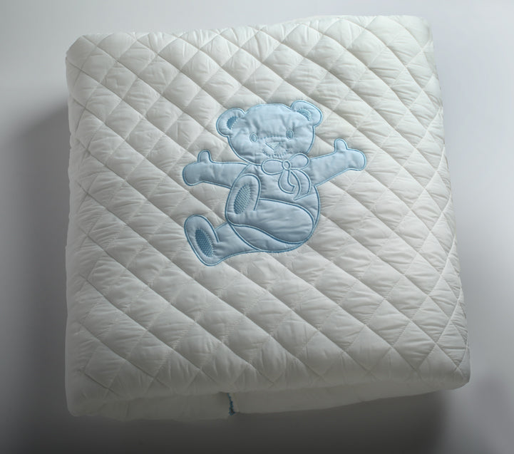 Diamond quilted blanket bear